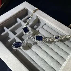 Ensemble Collier Et Boucles d'Oreilles Sertis De Strass