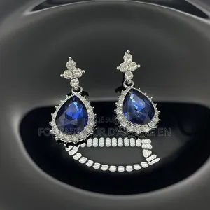 Ensemble Collier Et Boucles d'Oreilles Sertis De Strass