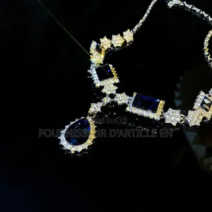 Ensemble Collier Et Boucles d'Oreilles Sertis De Strass