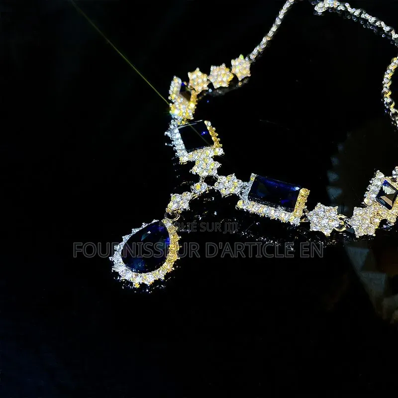 Ensemble Collier Et Boucles d'Oreilles Sertis De Strass