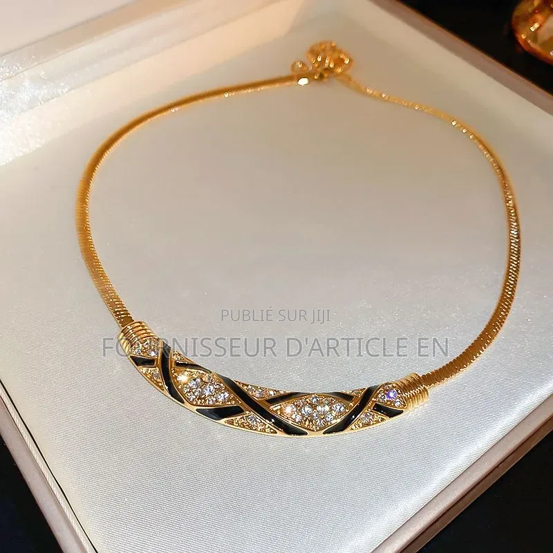 Collier Ras-De-Cou, Forme Arquée, Strass Et Motifs en Résine Émaillée.