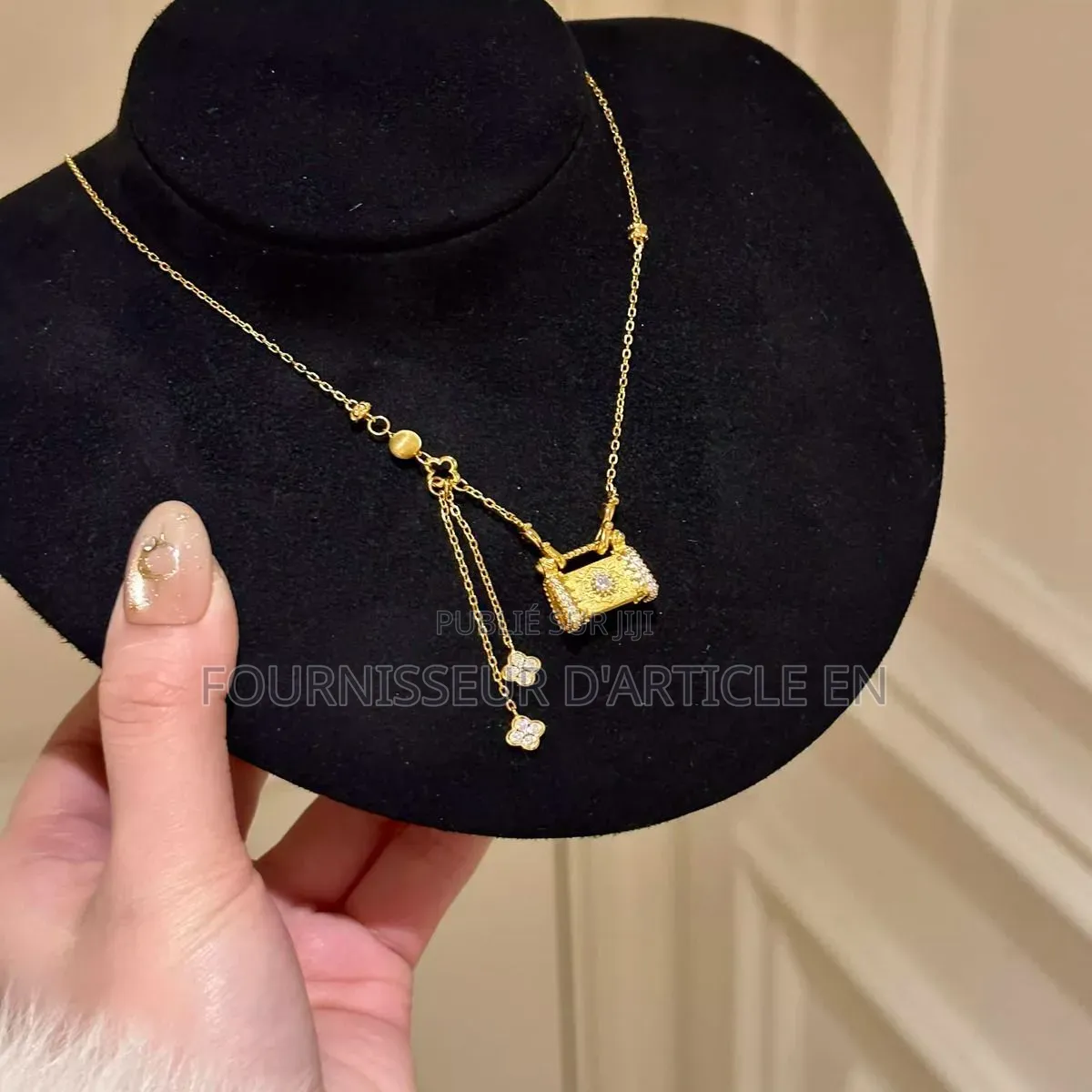 Collier « Suisui Ping an Suo » — Pendentif en Forme De Cadenas Floral