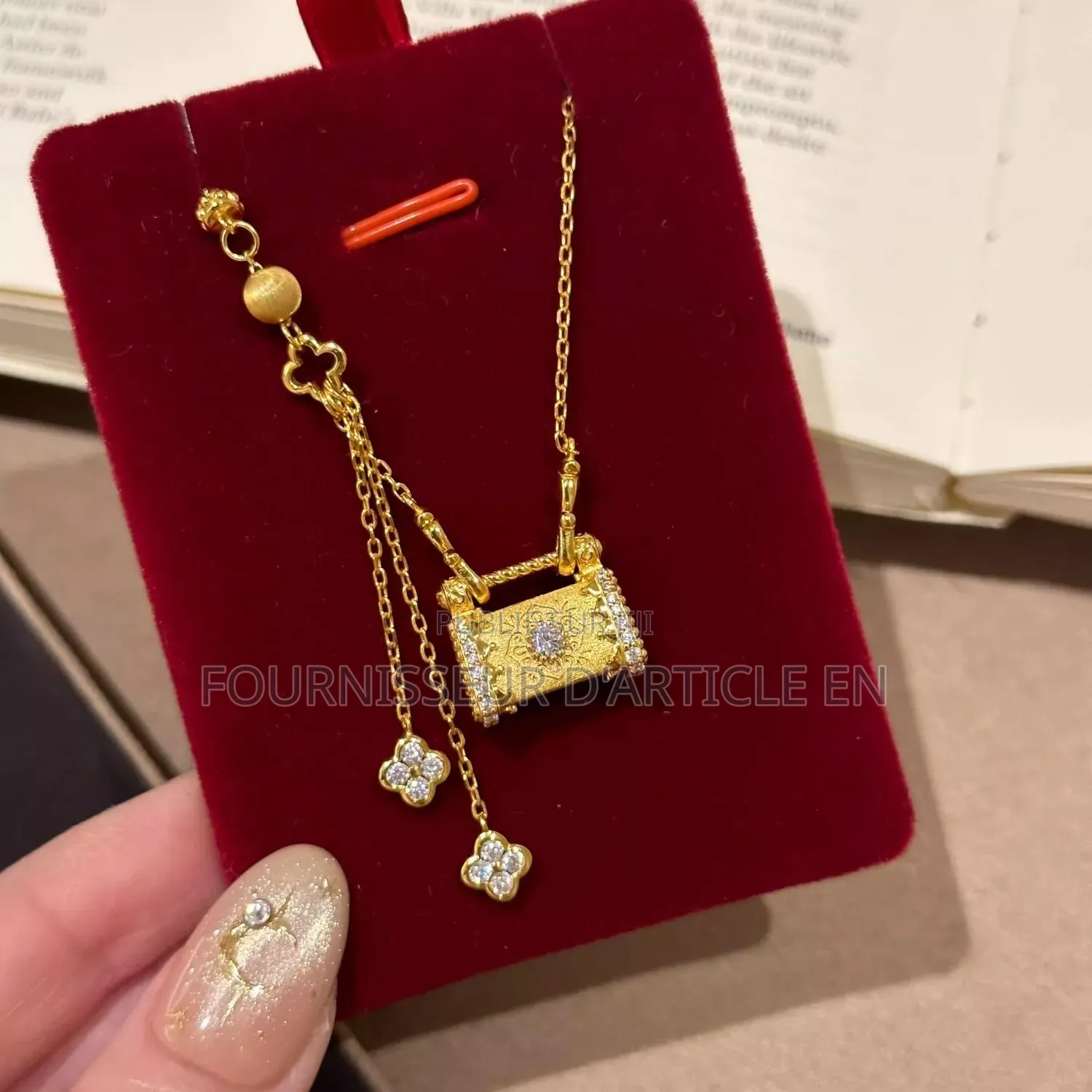 Collier « Suisui Ping an Suo » — Pendentif en Forme De Cadenas Floral