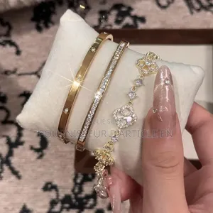 Bracelet À Fermeture Coulissante, Style Romantique Et Féminin.