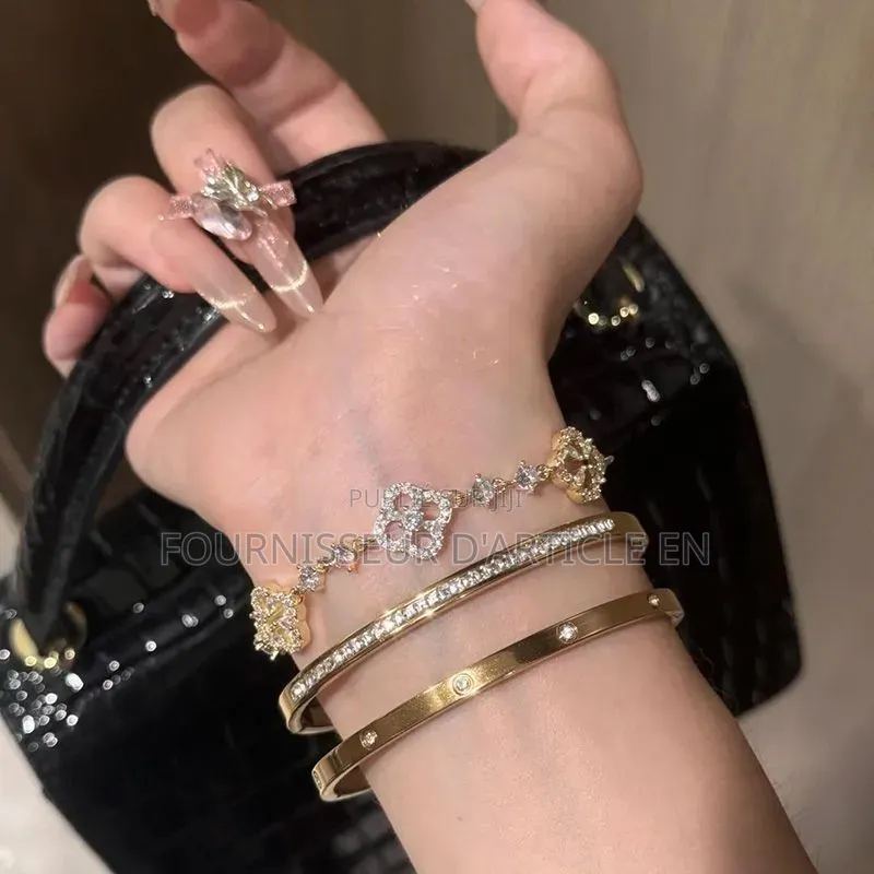 Bracelet À Fermeture Coulissante, Style Romantique Et Féminin.