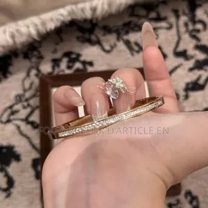 Bracelet À Fermeture Coulissante, Style Romantique Et Féminin.