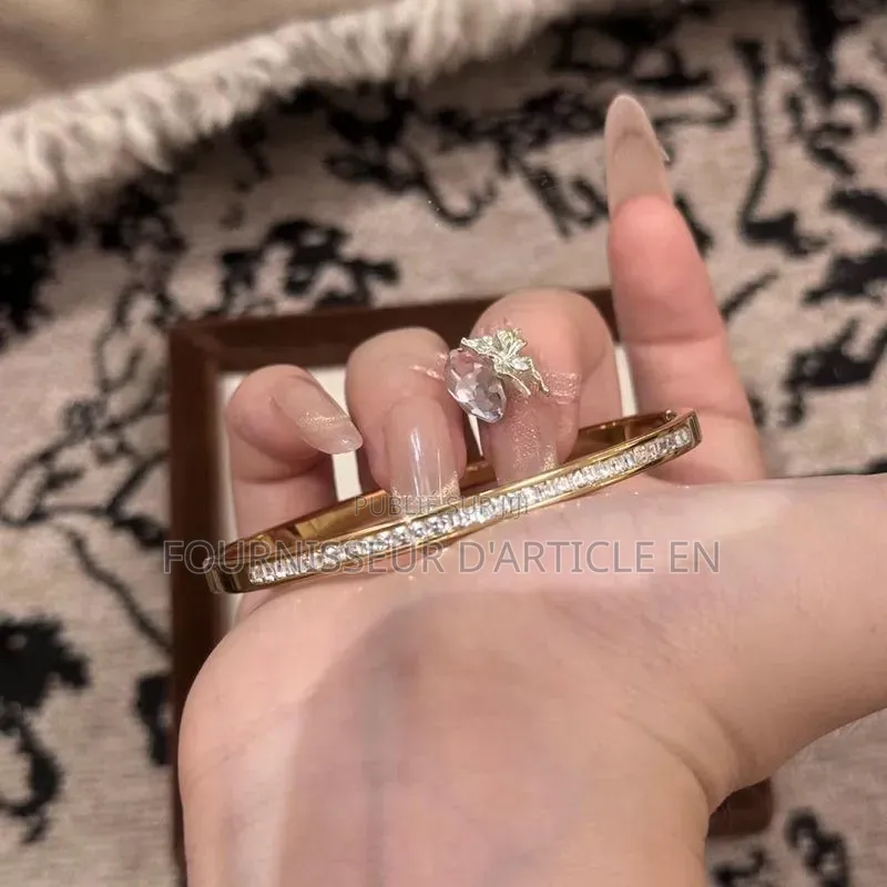 Bracelet À Fermeture Coulissante, Style Romantique Et Féminin.