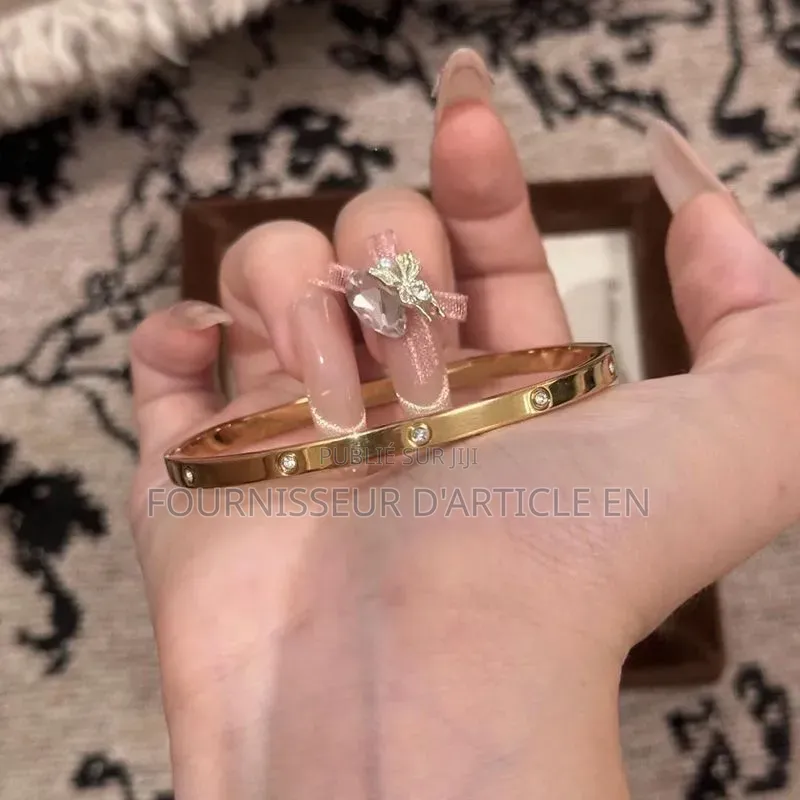 Bracelet À Fermeture Coulissante, Style Romantique Et Féminin.