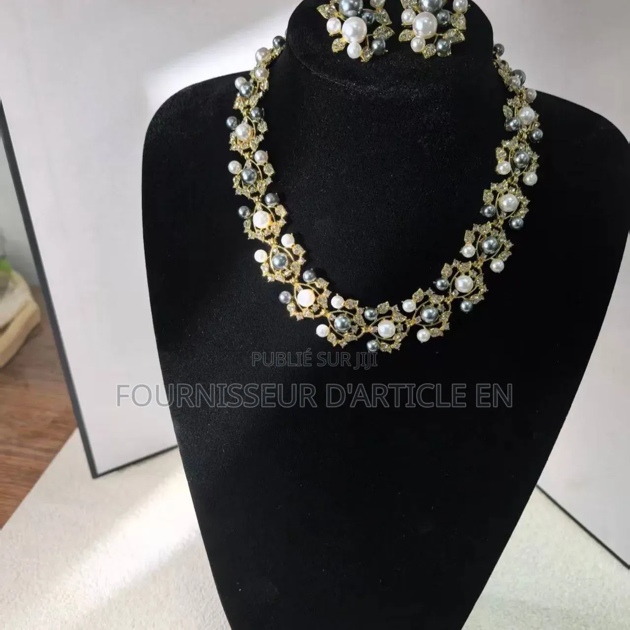 Parure De Perles ,Collier + Boucles D'oreilles, Finition Haut De Gamme