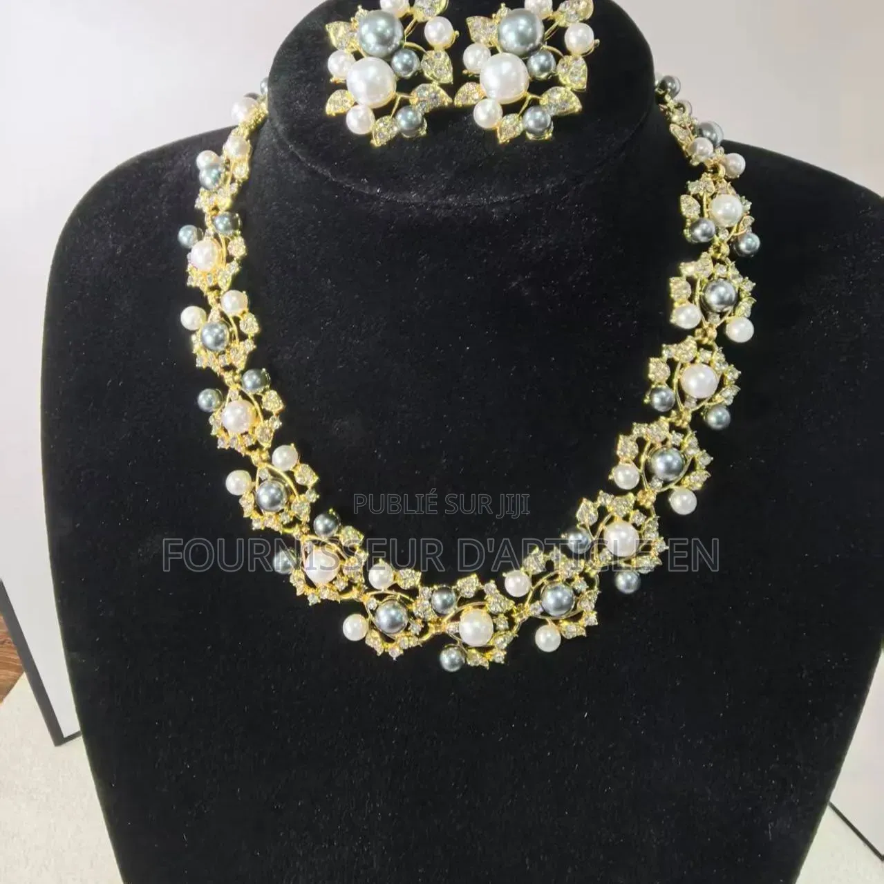 Parure De Perles ,Collier + Boucles D'oreilles, Finition Haut De Gamme