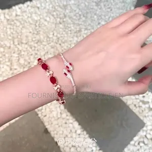 Bracelet « Rose Dans Le Miroir » — Rouge Vif Et Très Scintillant.