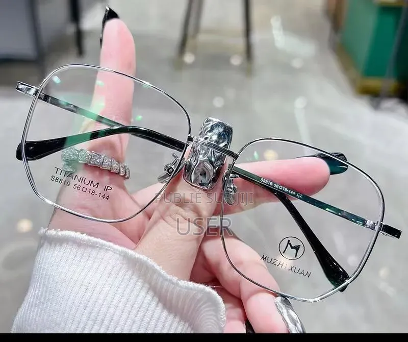Monture De Lunettes Pour Homme Et Femme – Alliage De Titane Pur