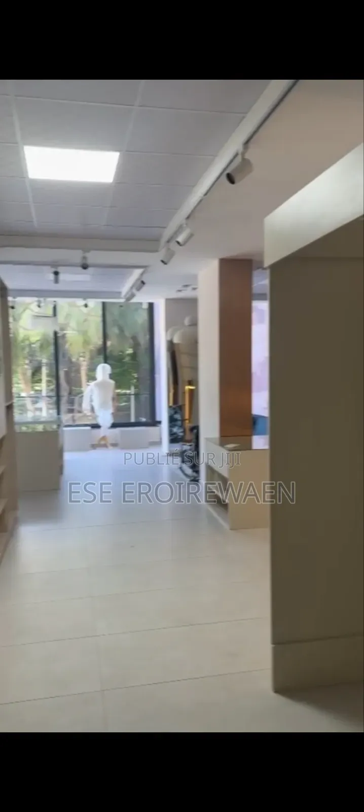Grand Espace De Bureau Ouvert À Louer.
