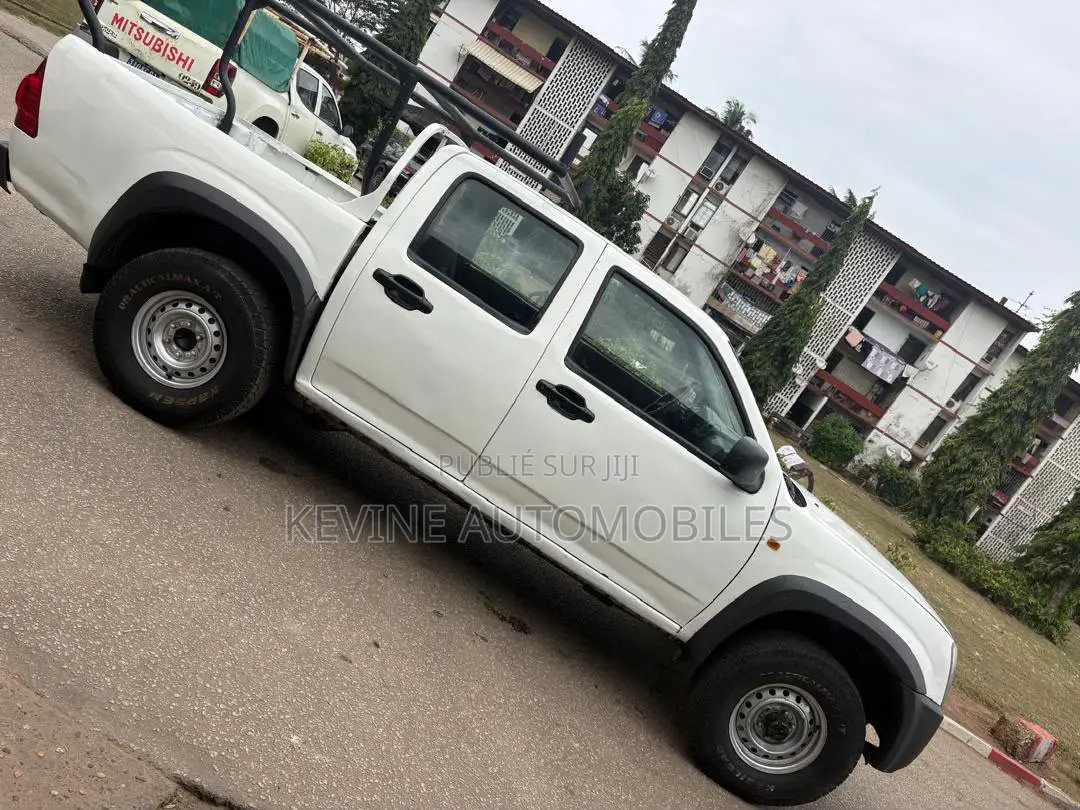 Isuzu D-MAX 2012 Blanc