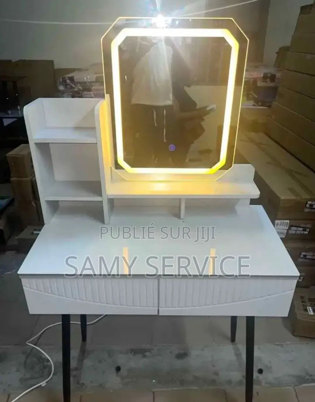 Coiffeuse Et Miroir