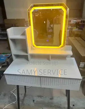 Coiffeuse Et Miroir