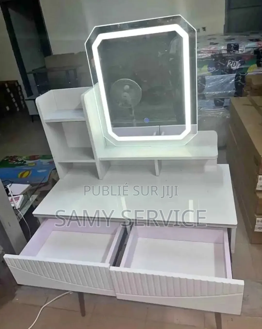 Coiffeuse Et Miroir