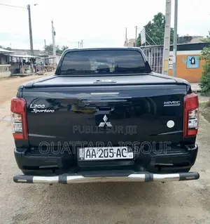 Mitsubishi L200 2023 Noir