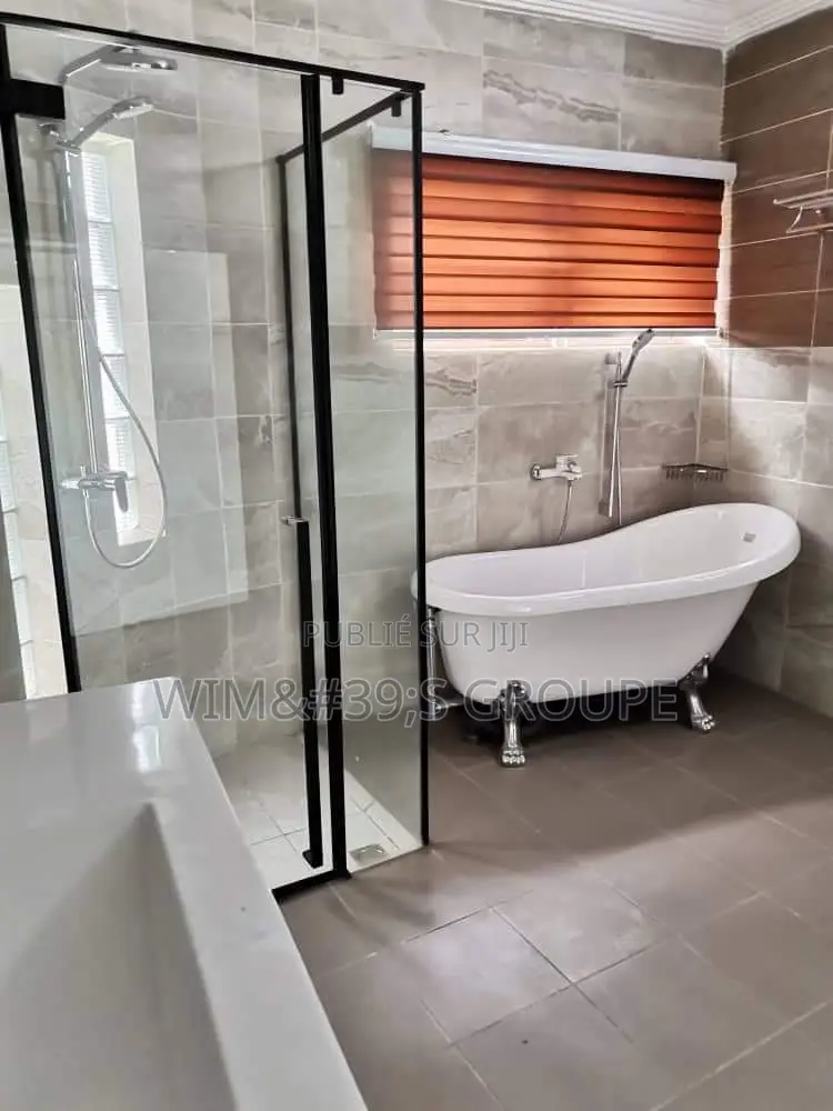 5chbre Duplex dans Clés D’Or Ci, Cocody à Vendre