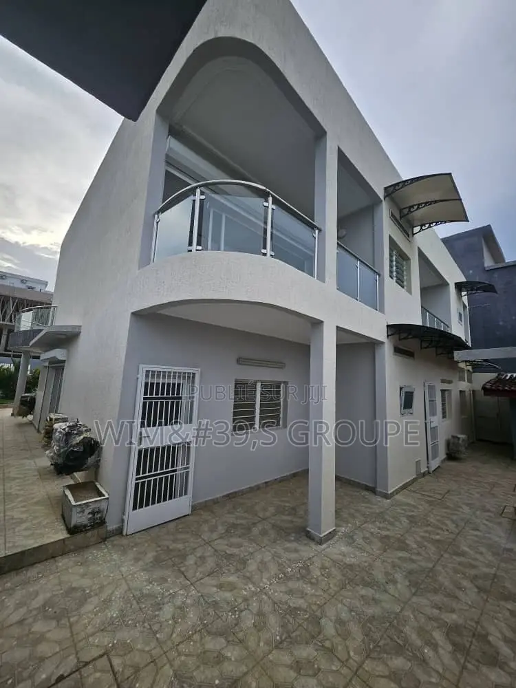 5chbre Duplex dans Clés D’Or Ci, Cocody à Vendre