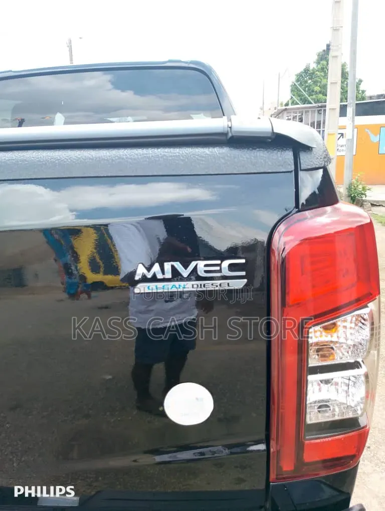 Mitsubishi L200 2023 Noir