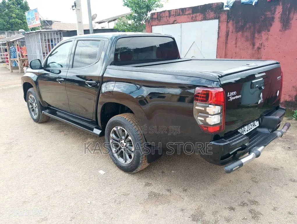 Mitsubishi L200 2023 Noir