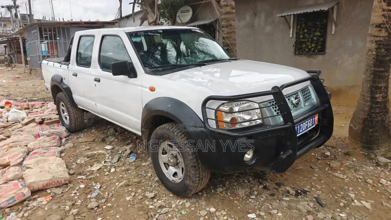 Nissan Hardbody 2010 Blanc
