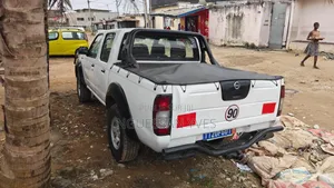 Nissan Hardbody 2010 Blanc