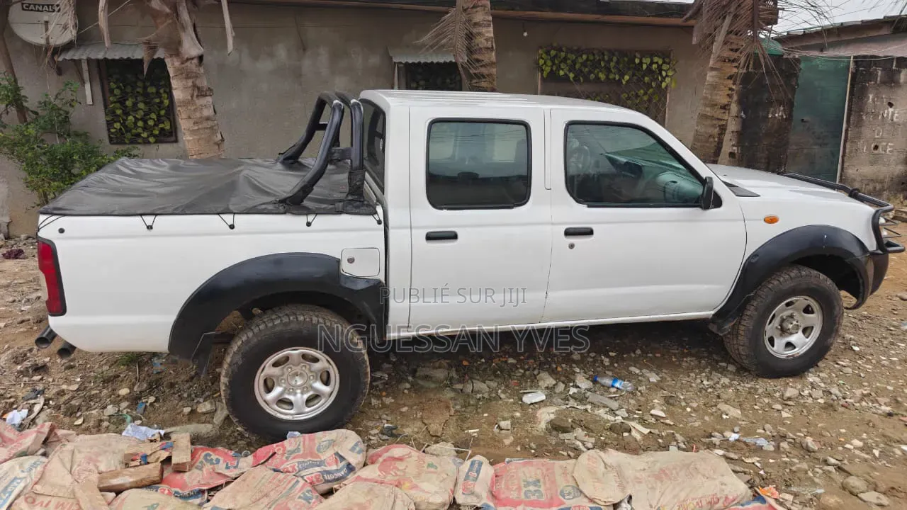 Nissan Hardbody 2010 Blanc