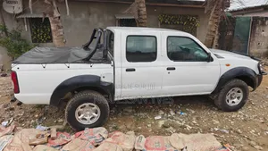 Nissan Hardbody 2010 Blanc