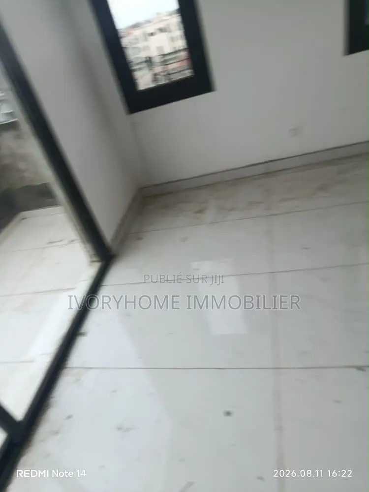 4chbre Appartement-terrasse dans Cocody à Louer