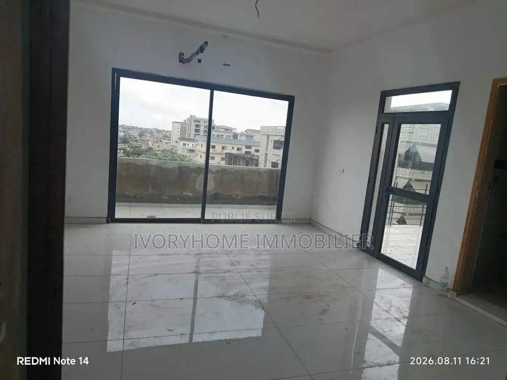 4chbre Appartement-terrasse dans Cocody à Louer