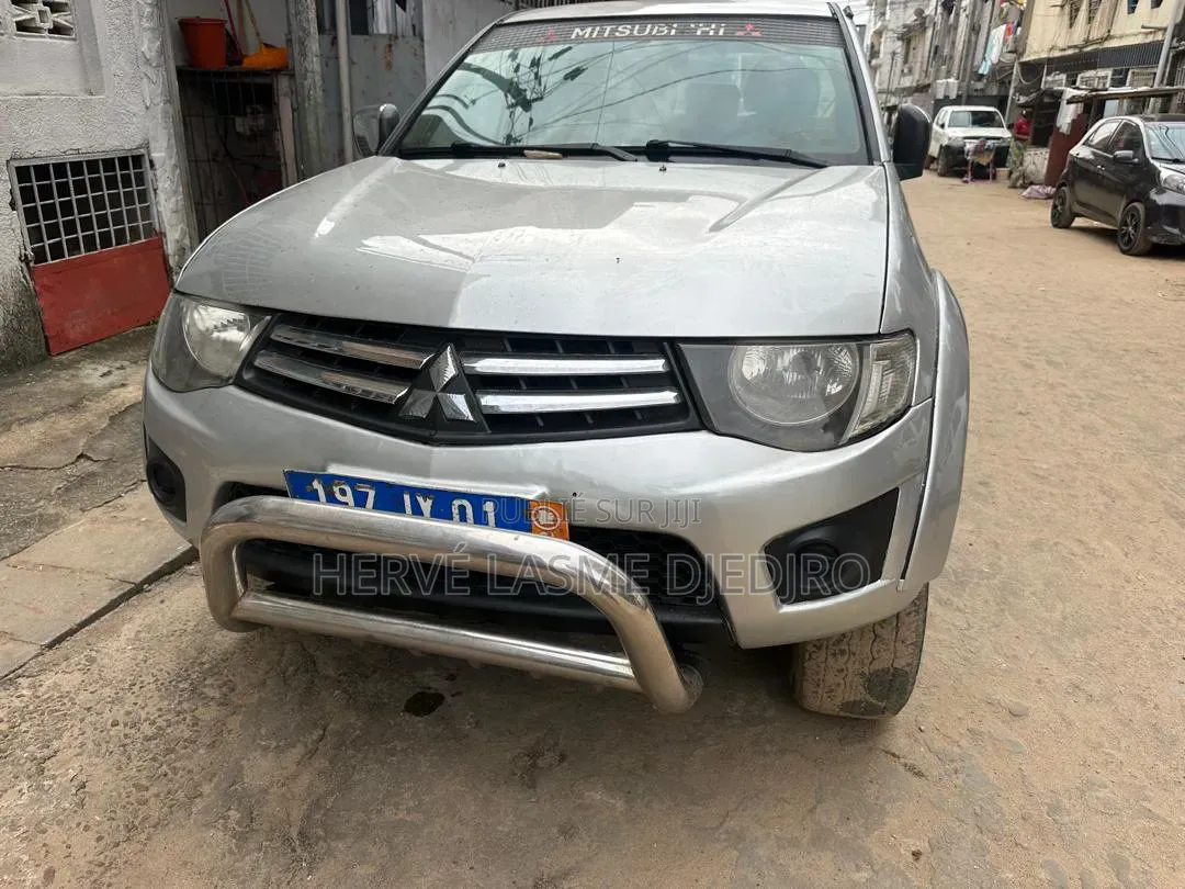 Mitsubishi L200 2014 Gris