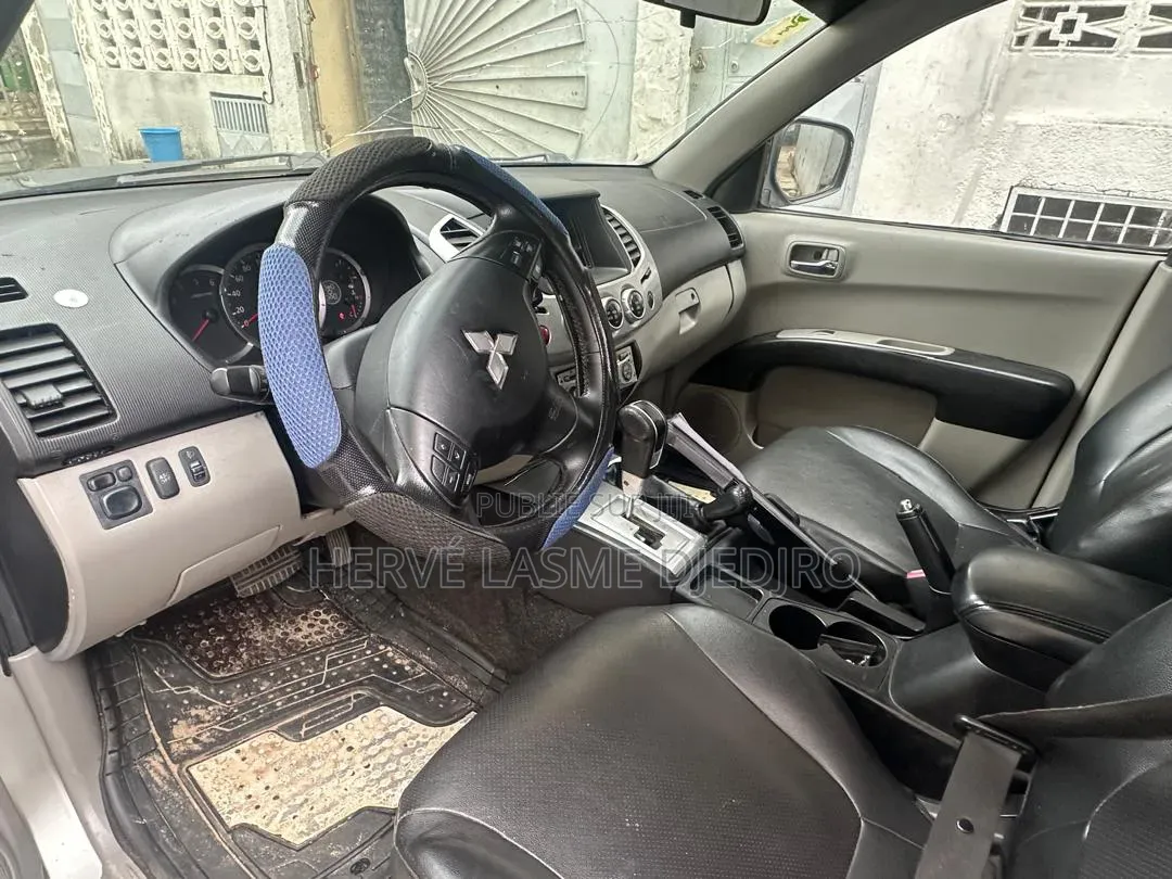 Mitsubishi L200 2014 Gris