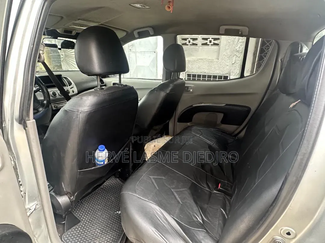 Mitsubishi L200 2014 Gris