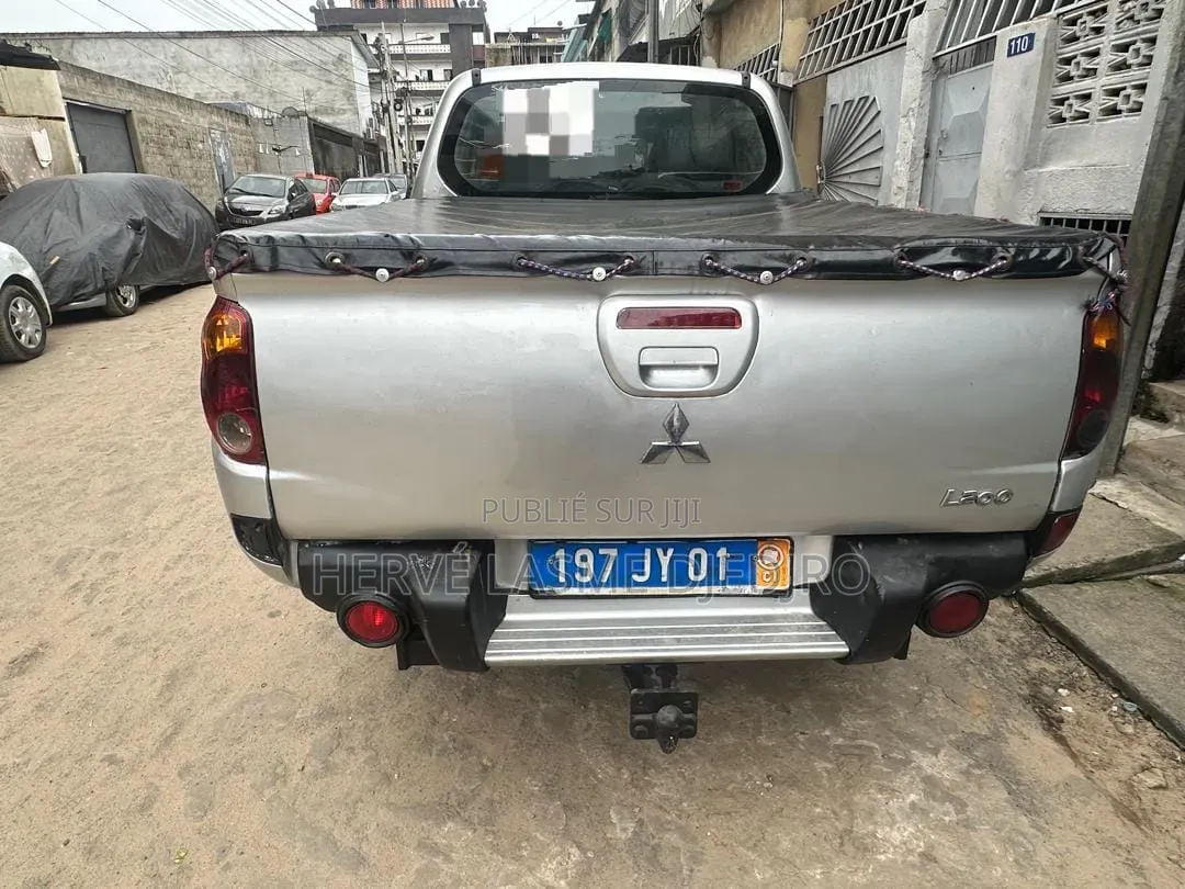 Mitsubishi L200 2014 Gris
