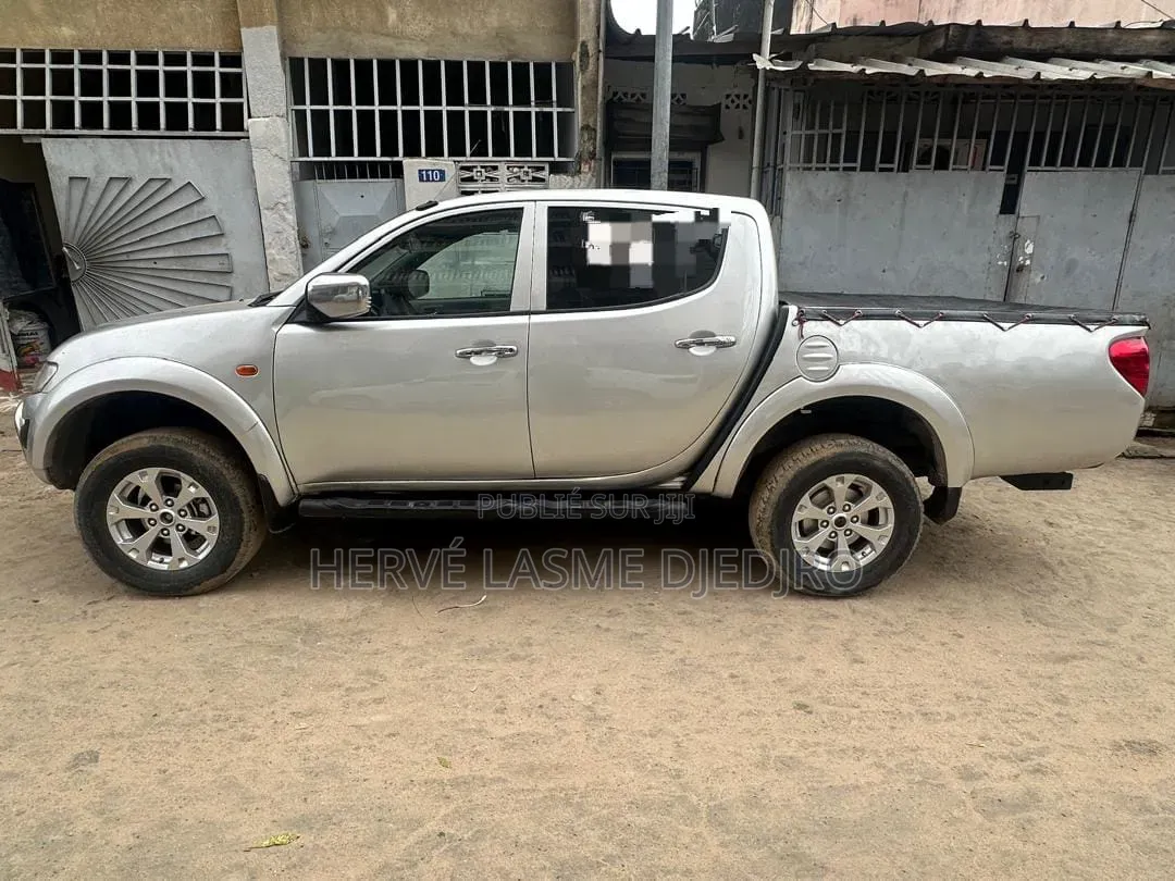 Mitsubishi L200 2014 Gris