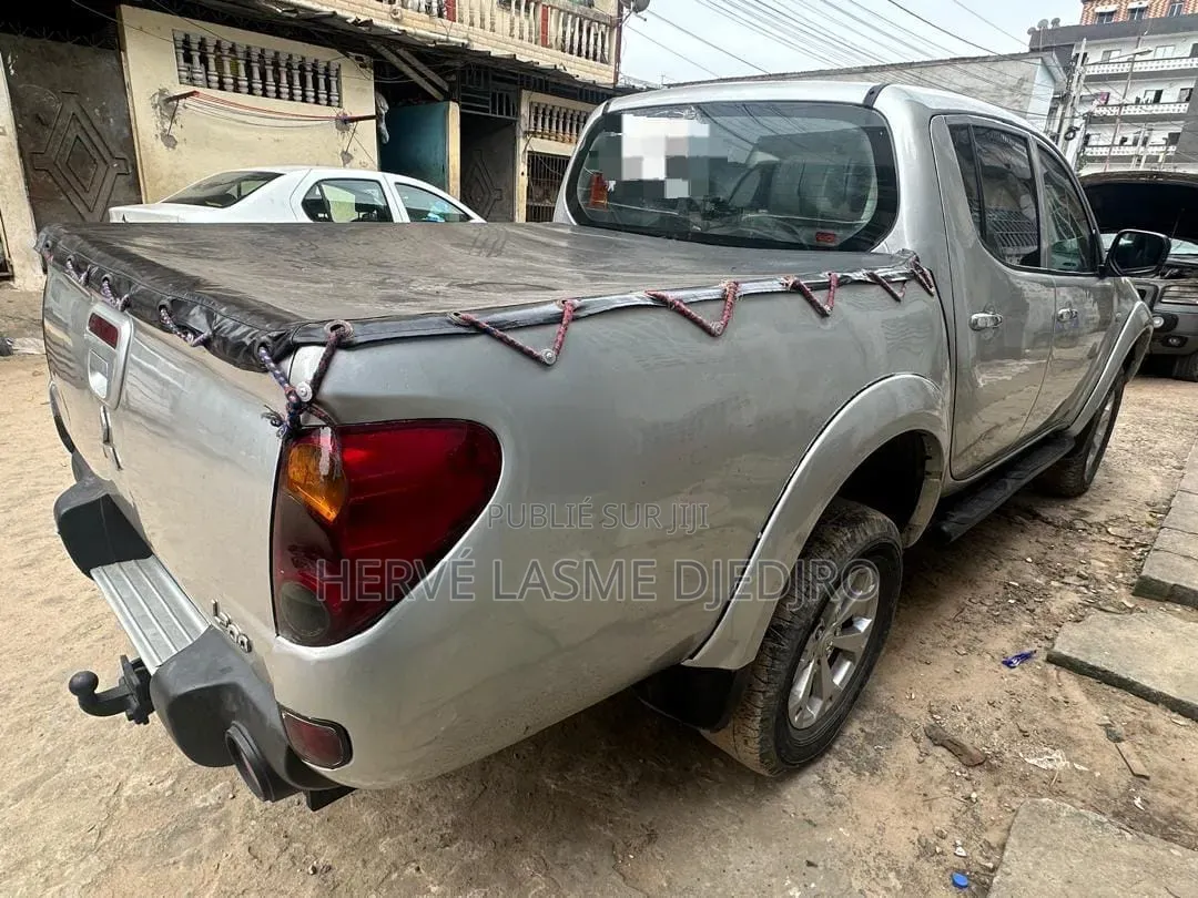 Mitsubishi L200 2014 Gris