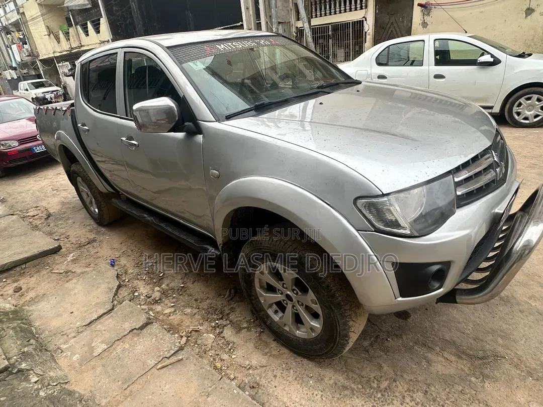 Mitsubishi L200 2014 Gris