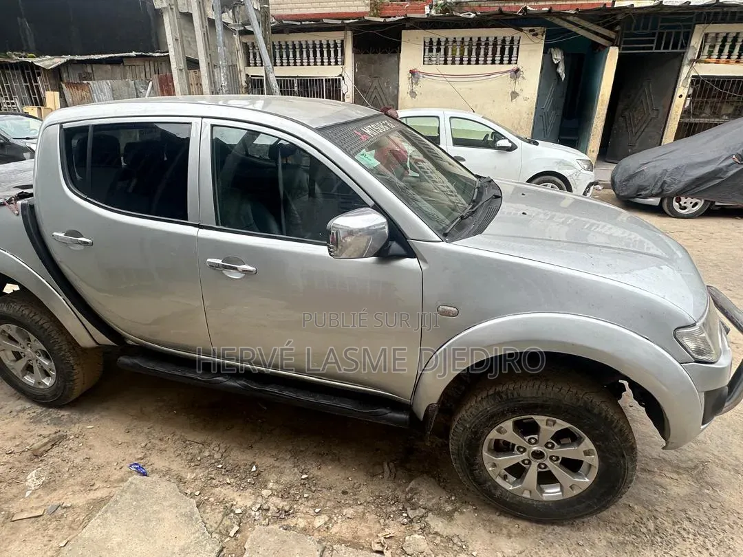 Mitsubishi L200 2014 Gris