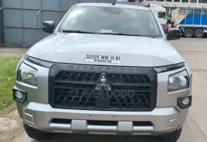 Nouveau Mitsubishi L200 2025 Gris