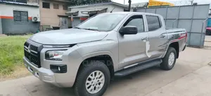 Nouveau Mitsubishi L200 2025 Gris