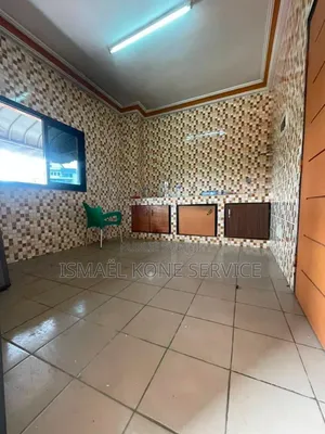 2chbre Appartement dans Ismaël Kone, Cocody à Louer