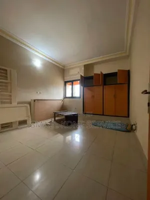 2chbre Appartement dans Ismaël Kone, Cocody à Louer