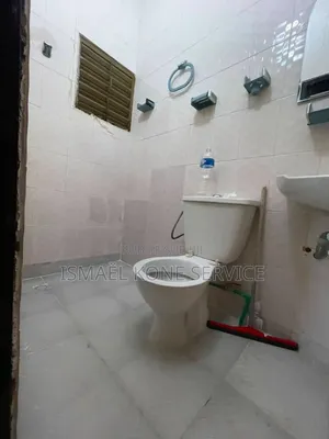 2chbre Appartement dans Ismaël Kone, Cocody à Louer