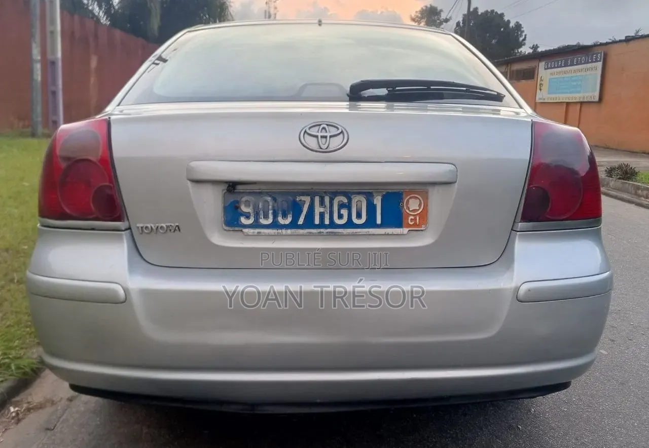 Toyota Avensis 2003 Gris