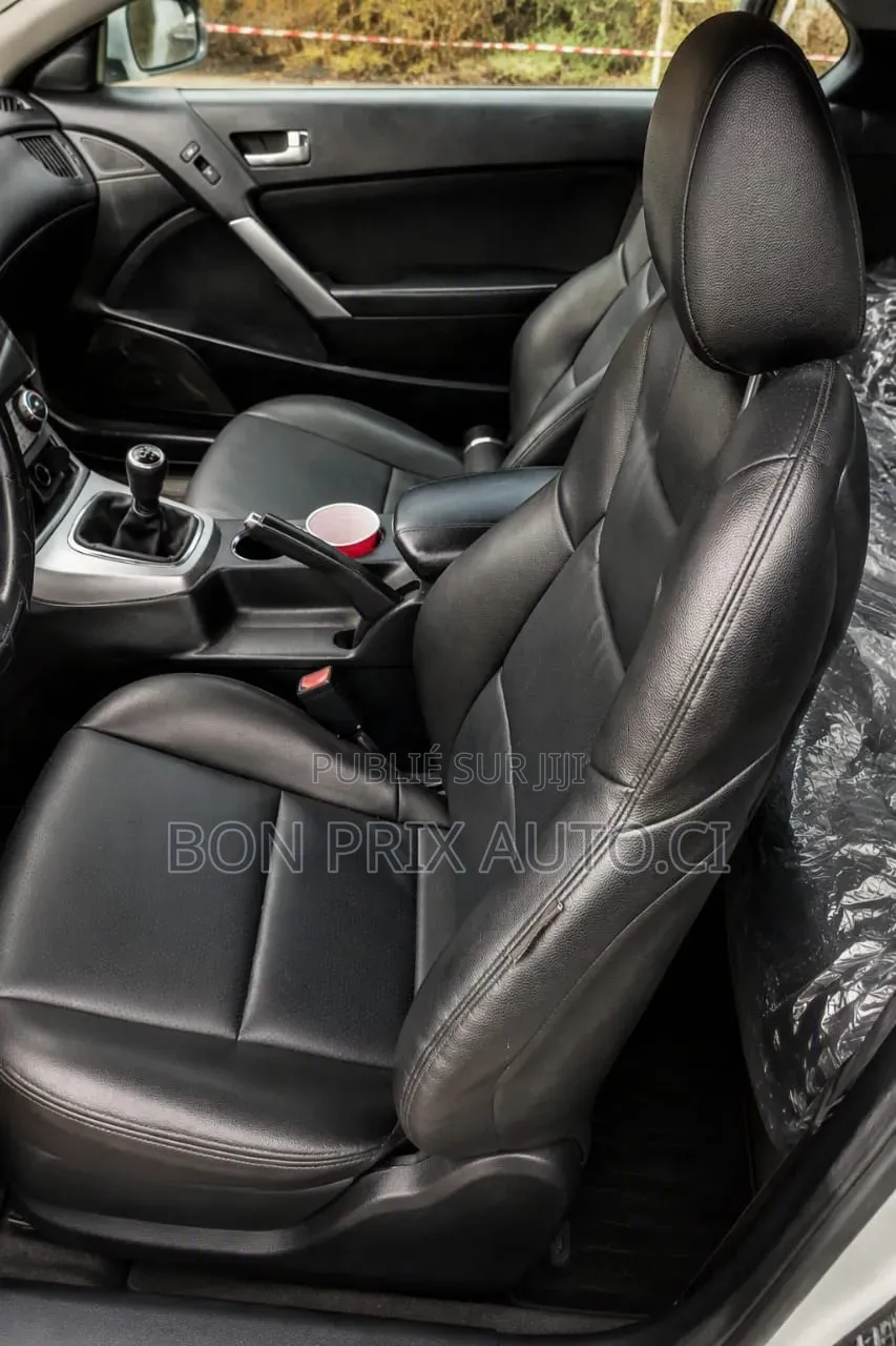 Hyundai Genesis 2010 Blanc