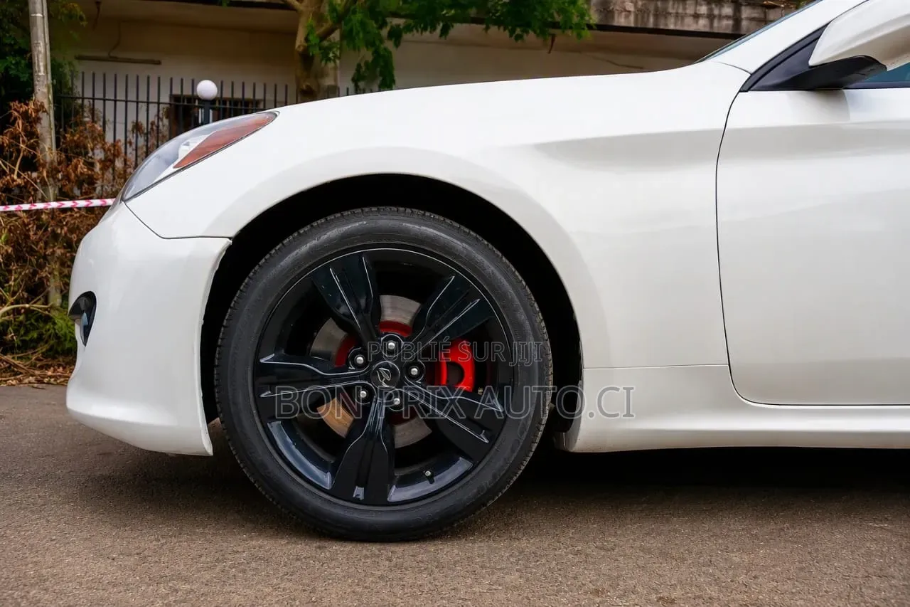 Hyundai Genesis 2010 Blanc