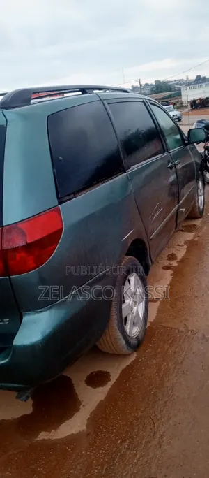 Toyota Sienna CE 8 Passenger 2010 Vert