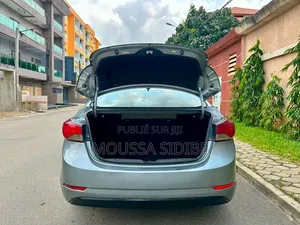 Hyundai Elantra 2017 Gris